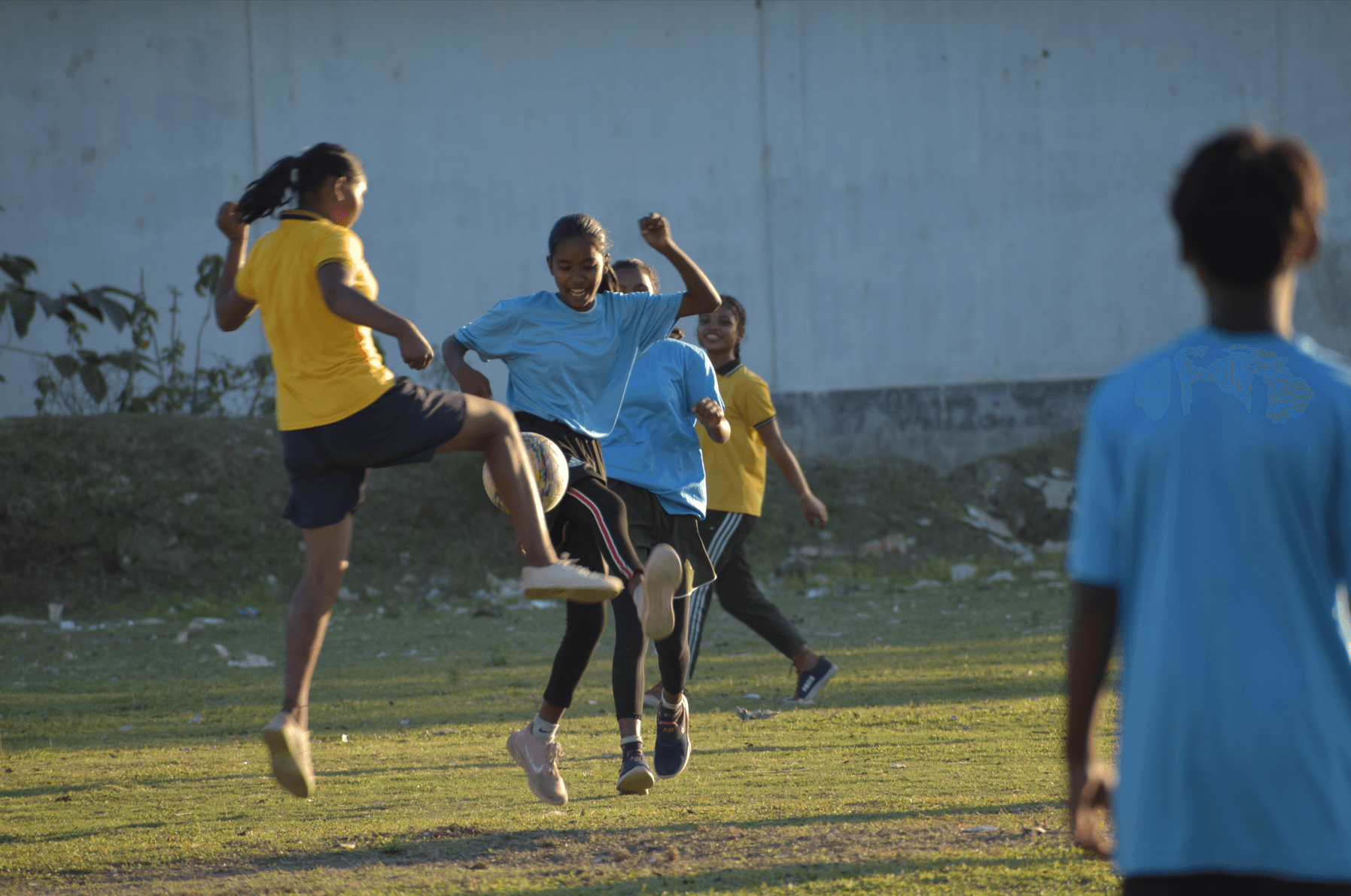 Girls involved in WSAF as change leaders play football, India. Image: ETP